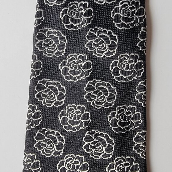 CHANEL Men's Vintage Tie 100% Silk Made in Italy black with white cameillas - Picture 4 of 5